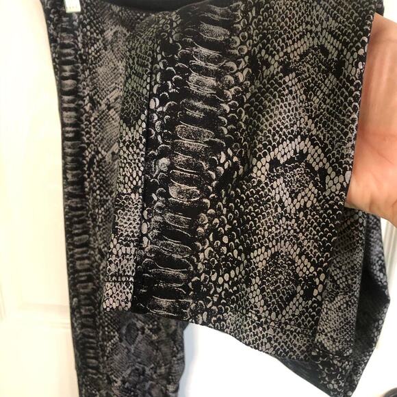 Lysse Size Small Faux Suede Black & Silver Snakeskin Print Legging Pants - Picture 4 of 6